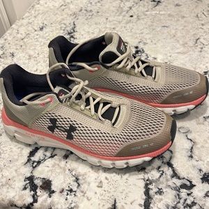 NWOB Under Armour Hovr Infinite Running Shoes Size 11